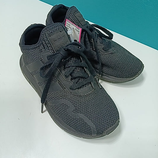 Adidas 13.5C Tennis Shoes