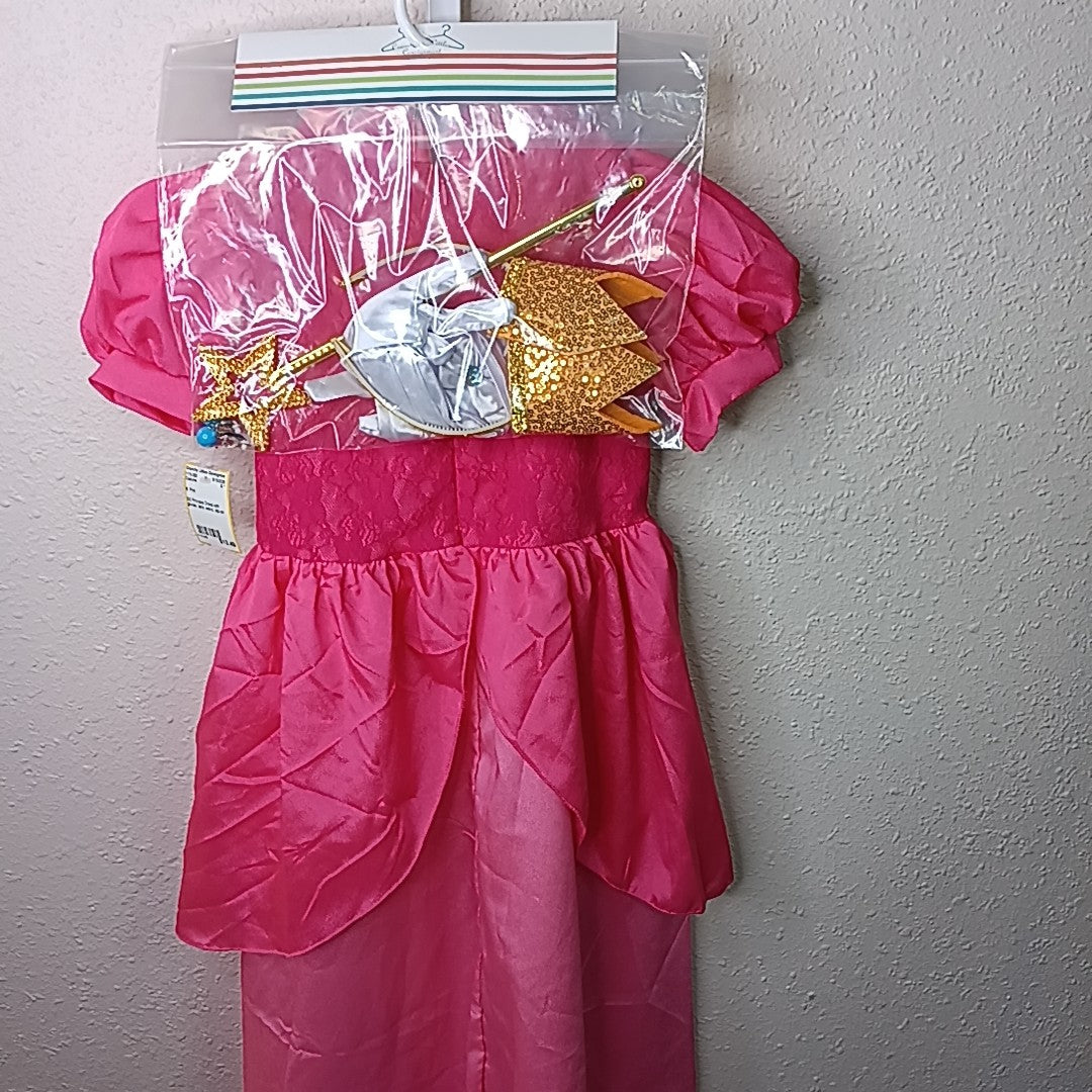 6 Costume
