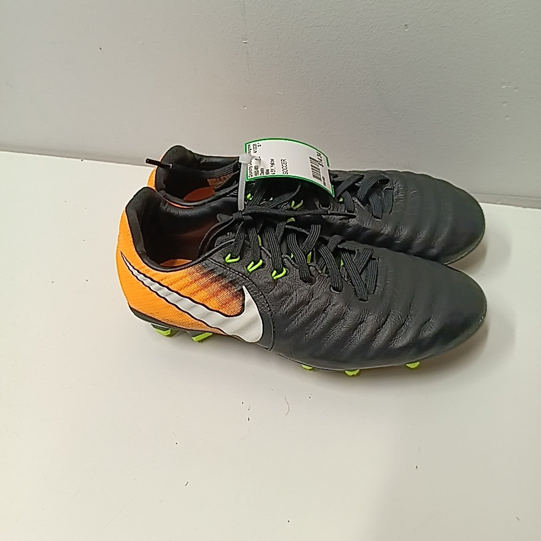 Nike 4.5Y Cleats