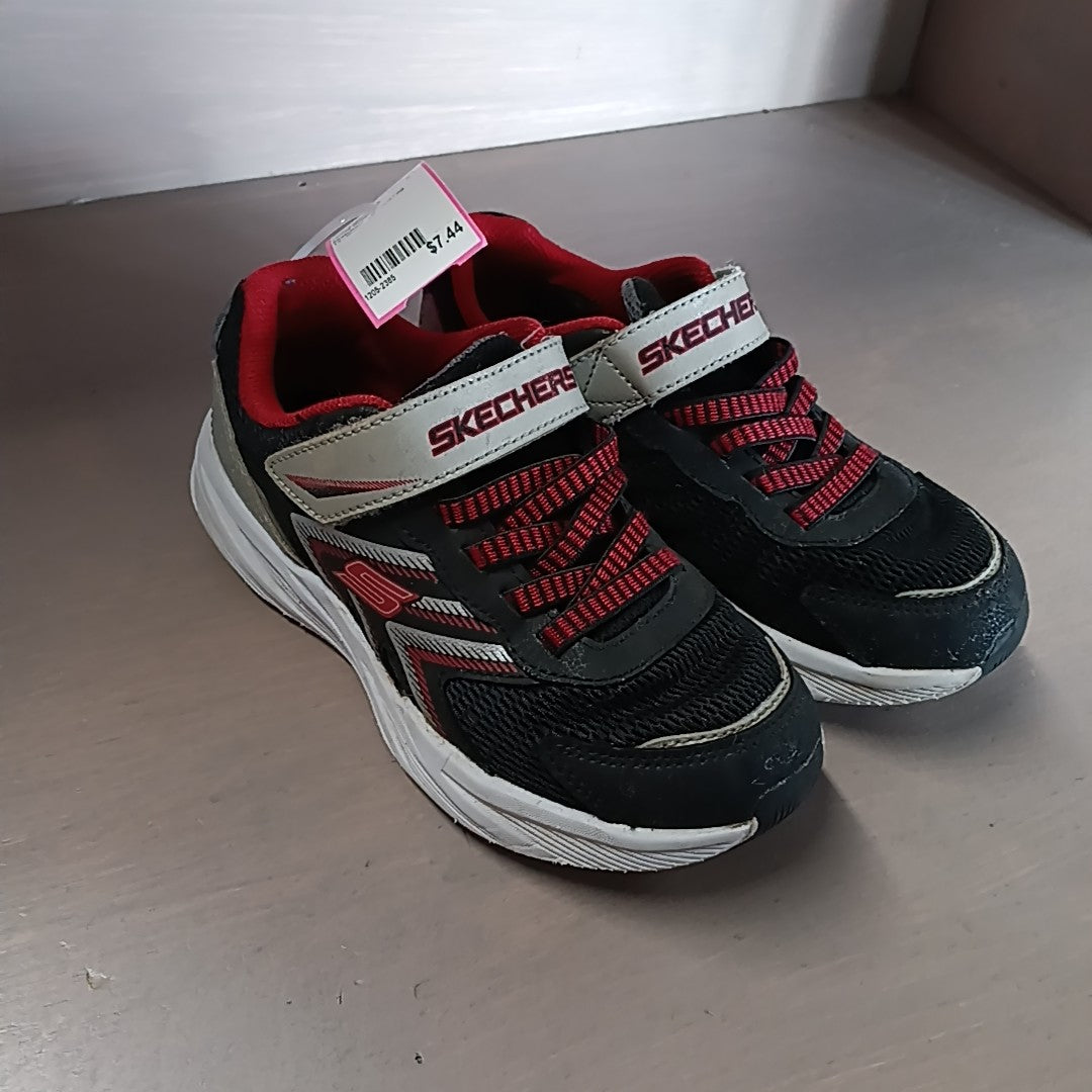 Sketchers 1Y Tennis Shoes