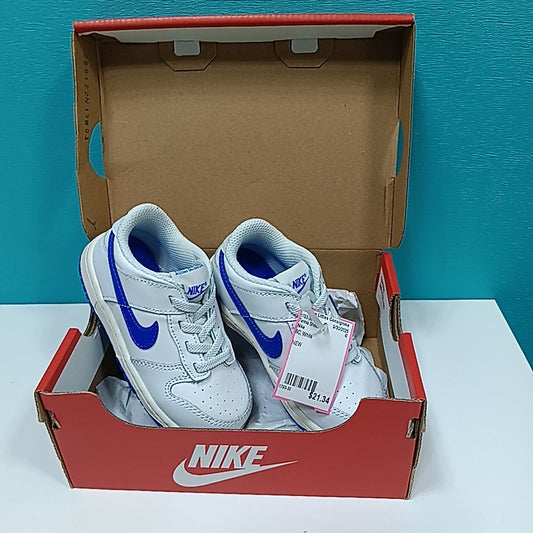 Nike 8C Tennis Shoes
