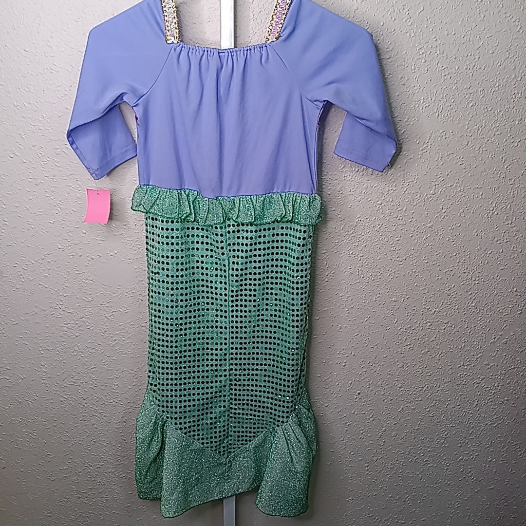 8 Costume