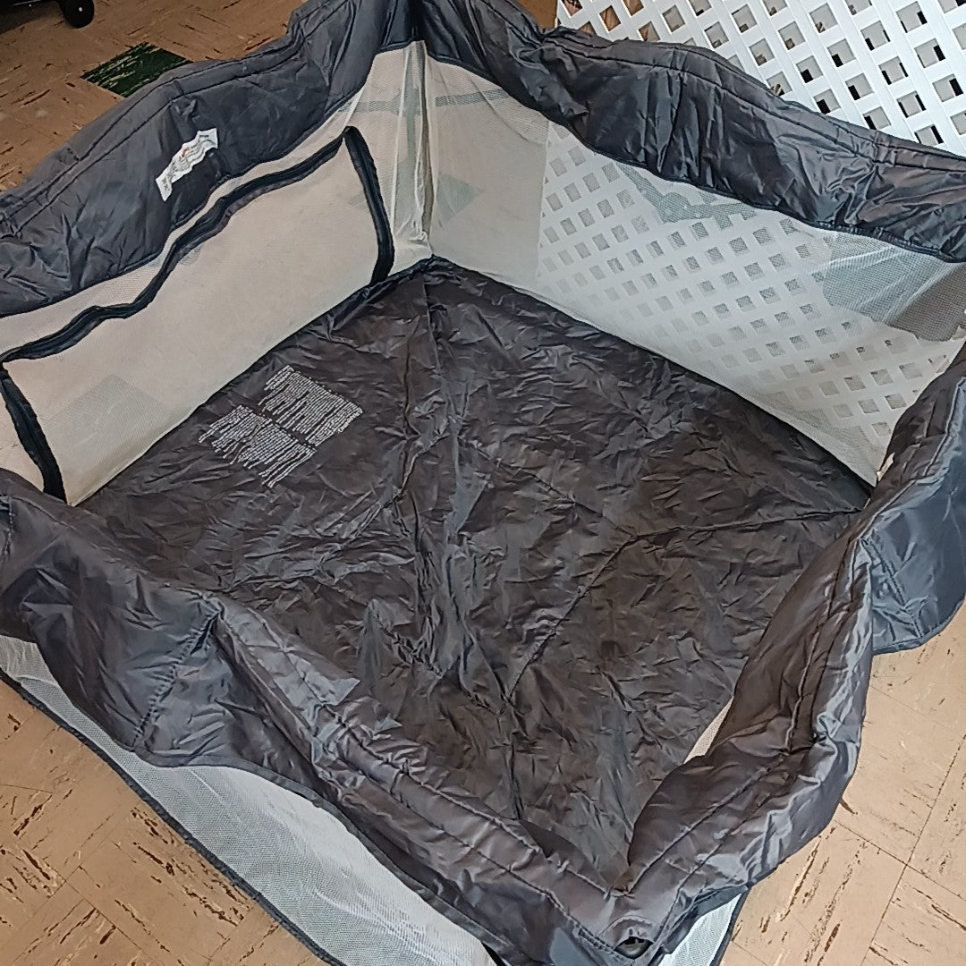 Li'l Pengyu Play Pen