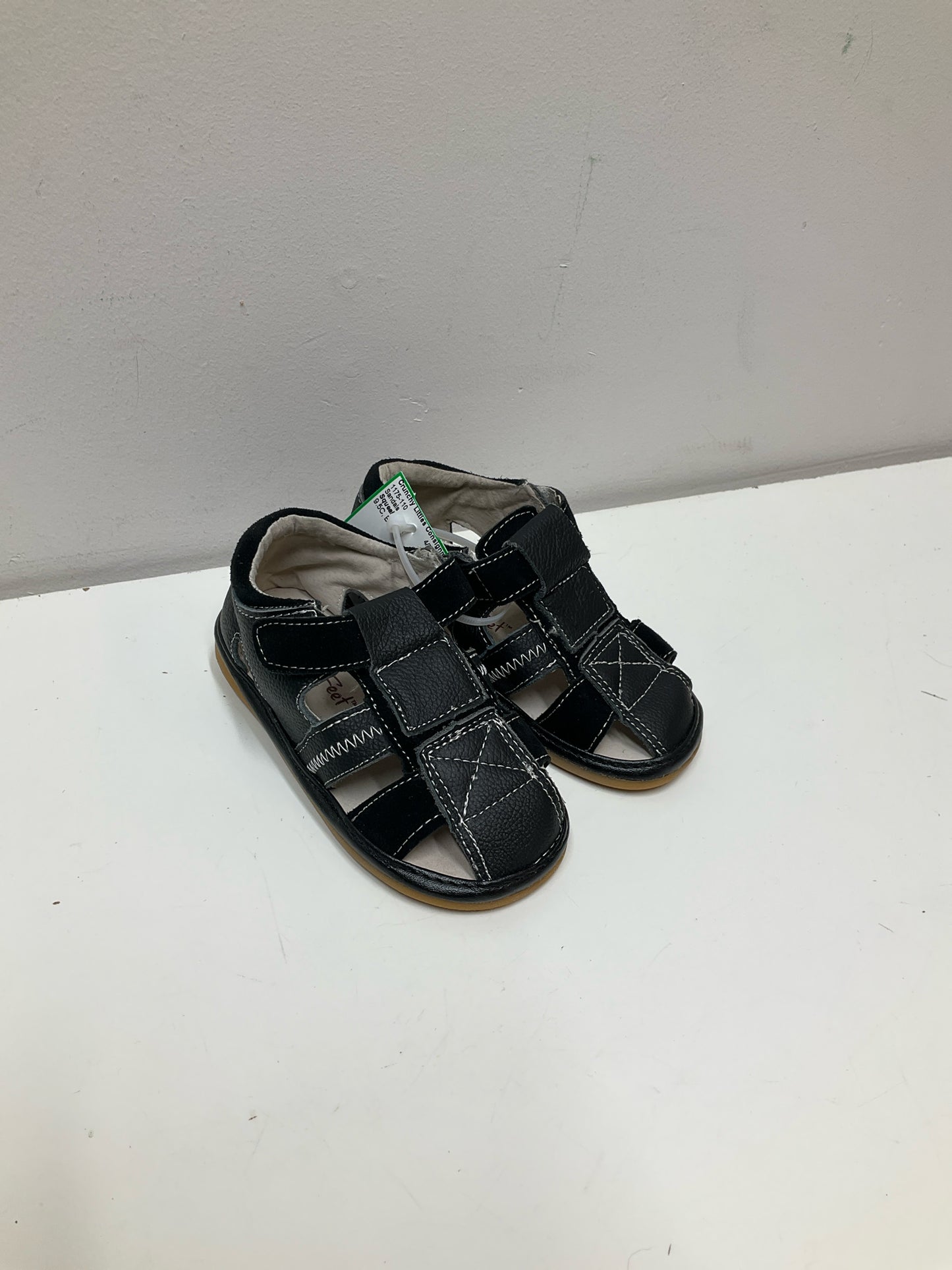Squeaky Feet 9.5C Sandals