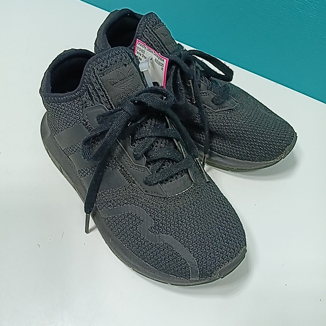 Adidas 13.5C Tennis Shoes