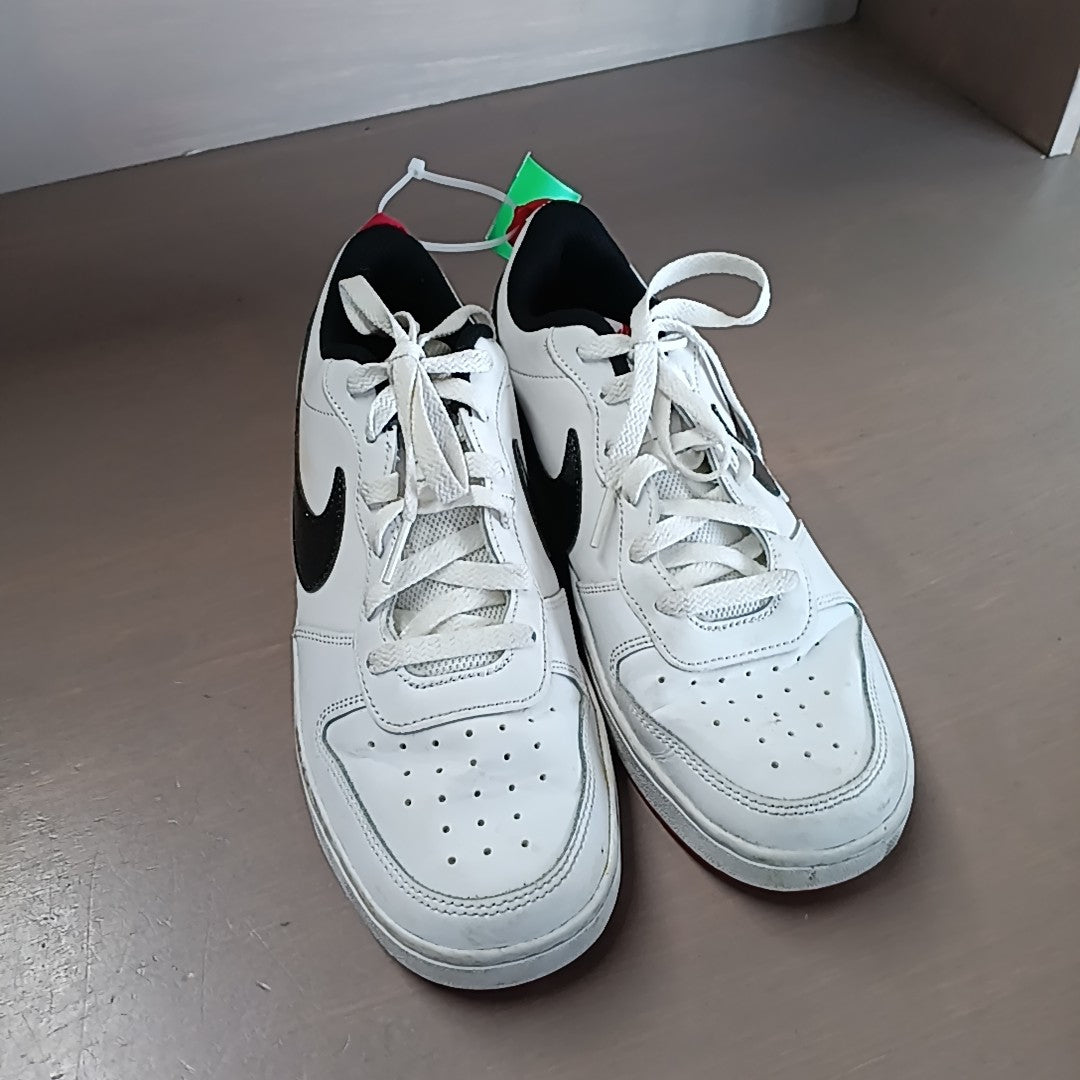 Nike 7Y Tennis Shoes