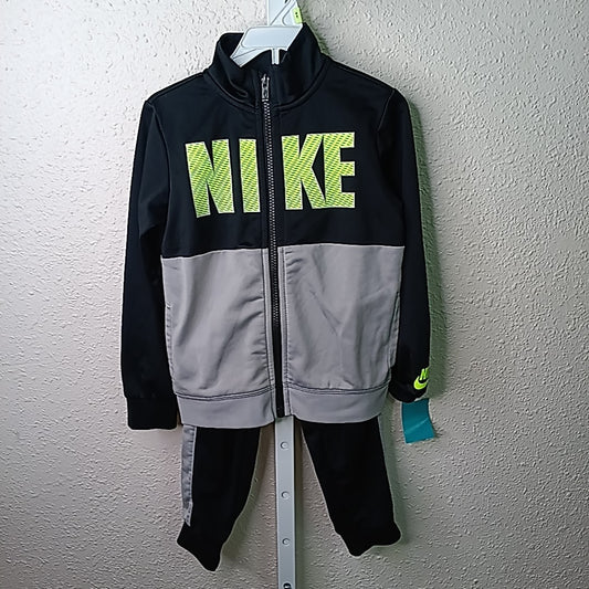 Nike 4T Outfit 2pc