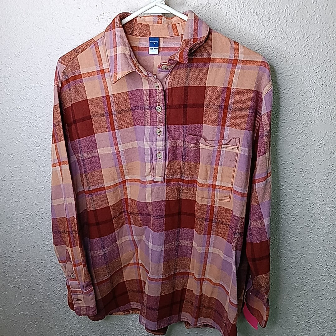 Old Navy Size M MAT Shirt