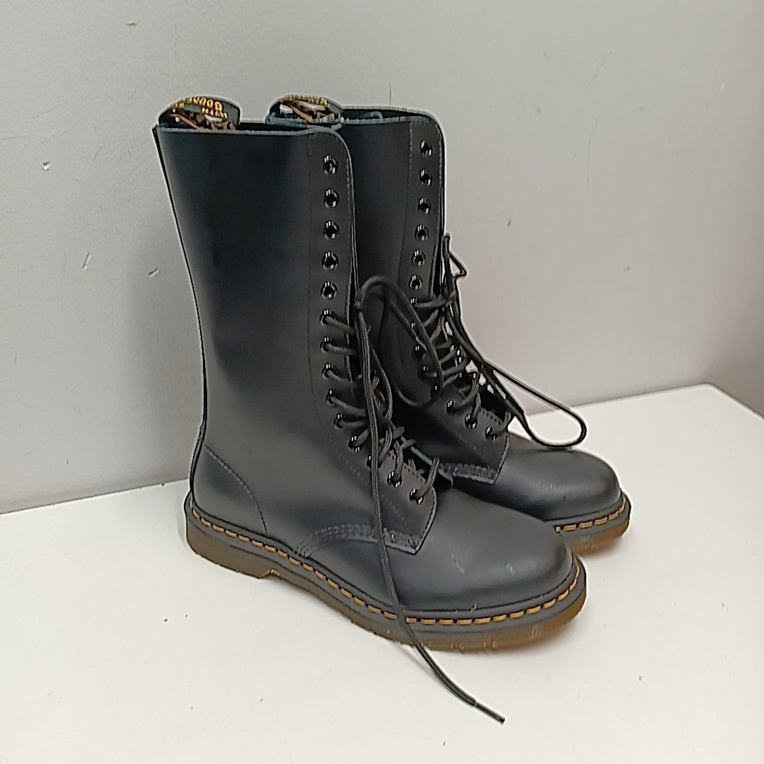 Dr. Martens 9 Boots