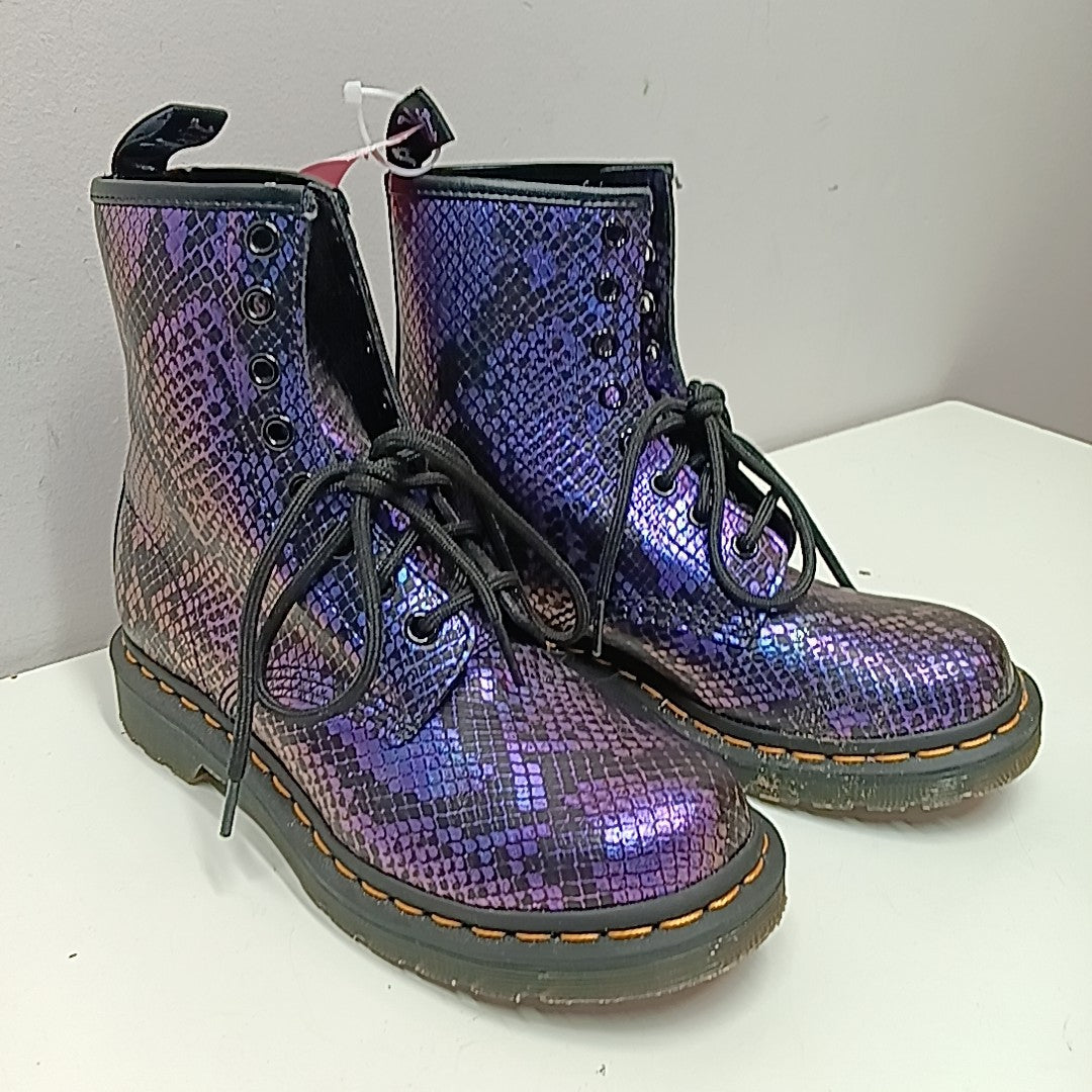 Dr. Martens 6 Boots