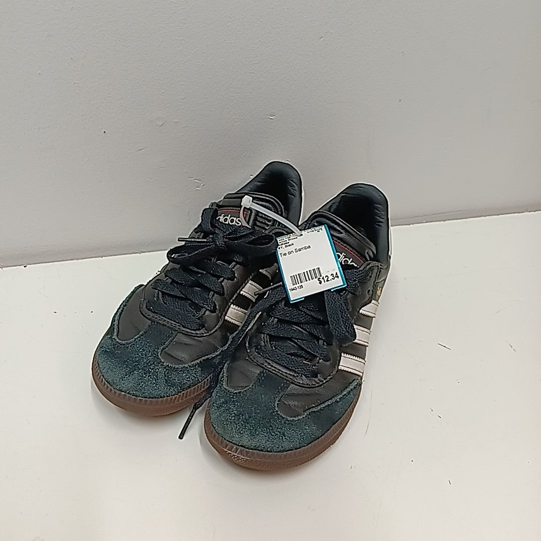 Adidas 4Y Tennis Shoes