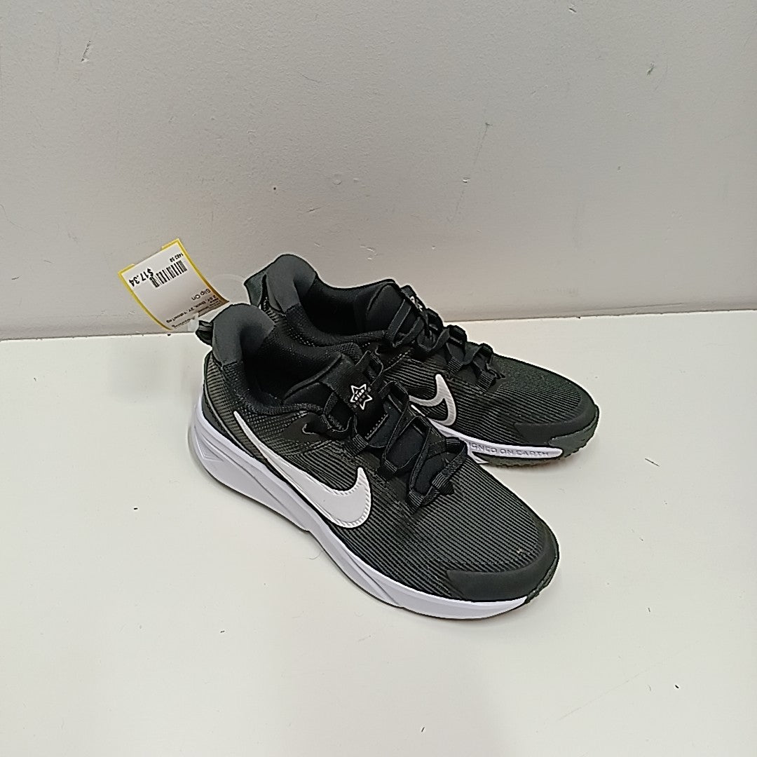Nike 2.5Y Tennis Shoes