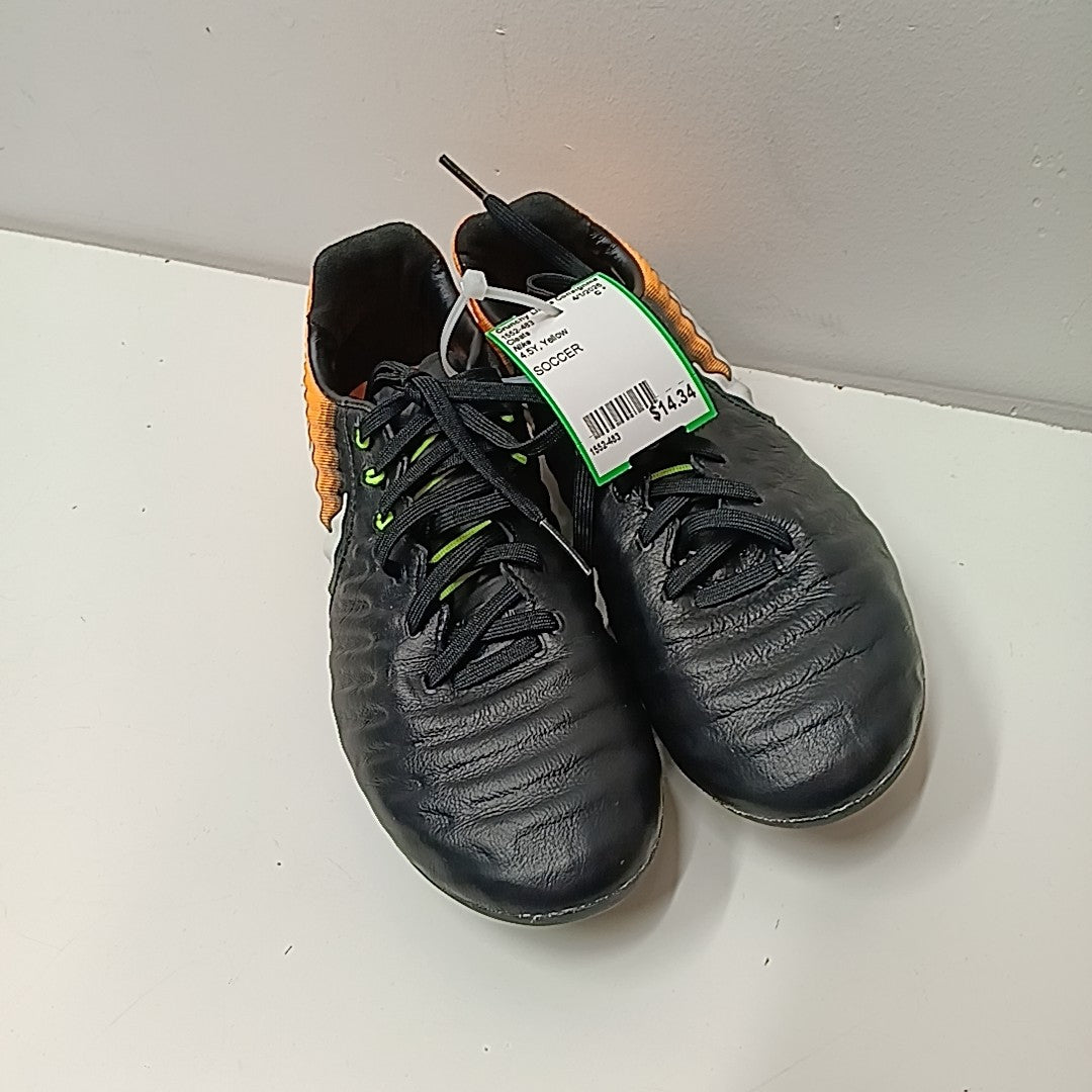 Nike 4.5Y Cleats