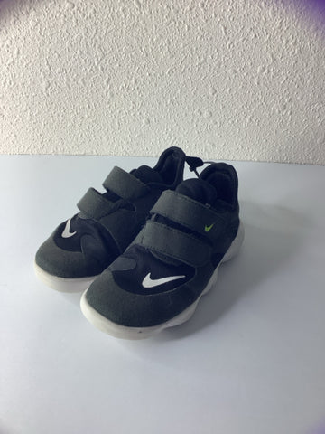 Nike 10C Tennis Shoes