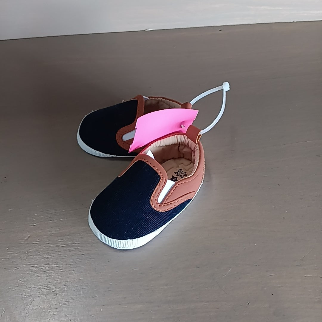 OshKosh 2C Crib Shoes