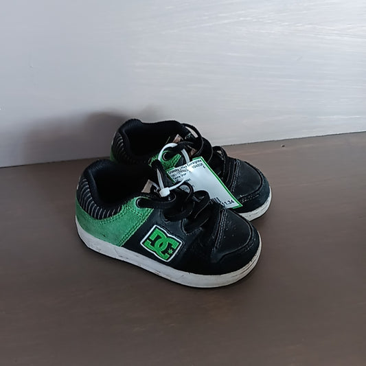 DC 6C Tennis Shoes