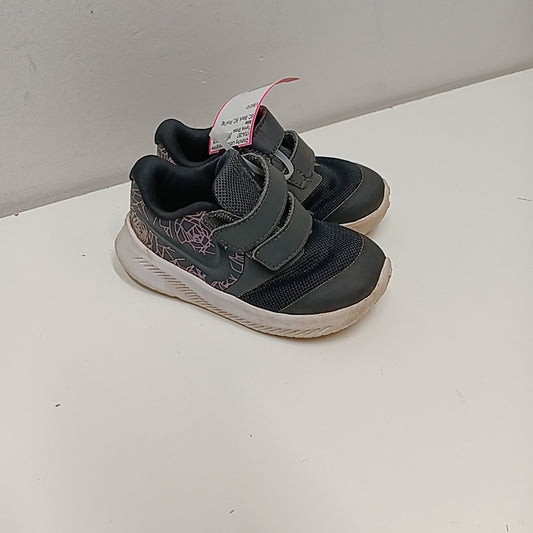 Nike 6C Tennis Shoes