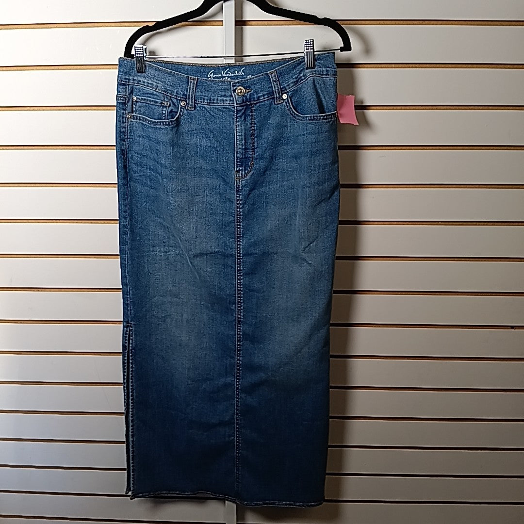 Gloria Vanderbilt Size 8 Skirt