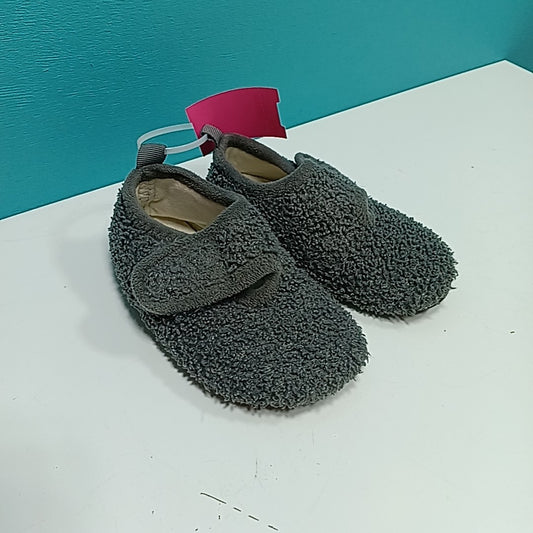 9/10 Slippers