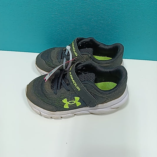 Under Armour 8C Tennis Shoes