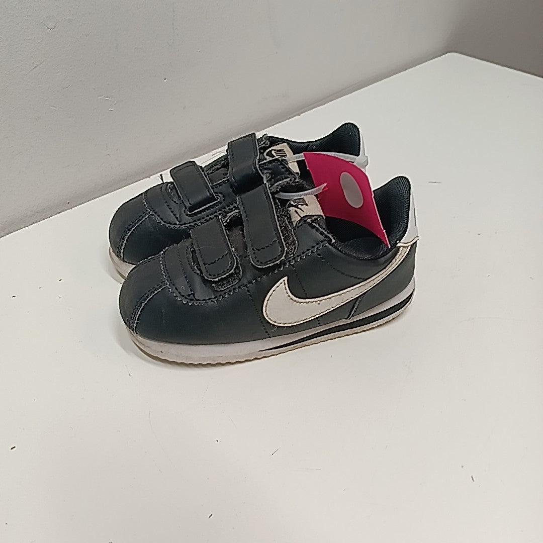 Nike 8C Tennis Shoes