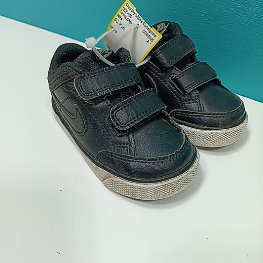 Nike 6C Tennis Shoes