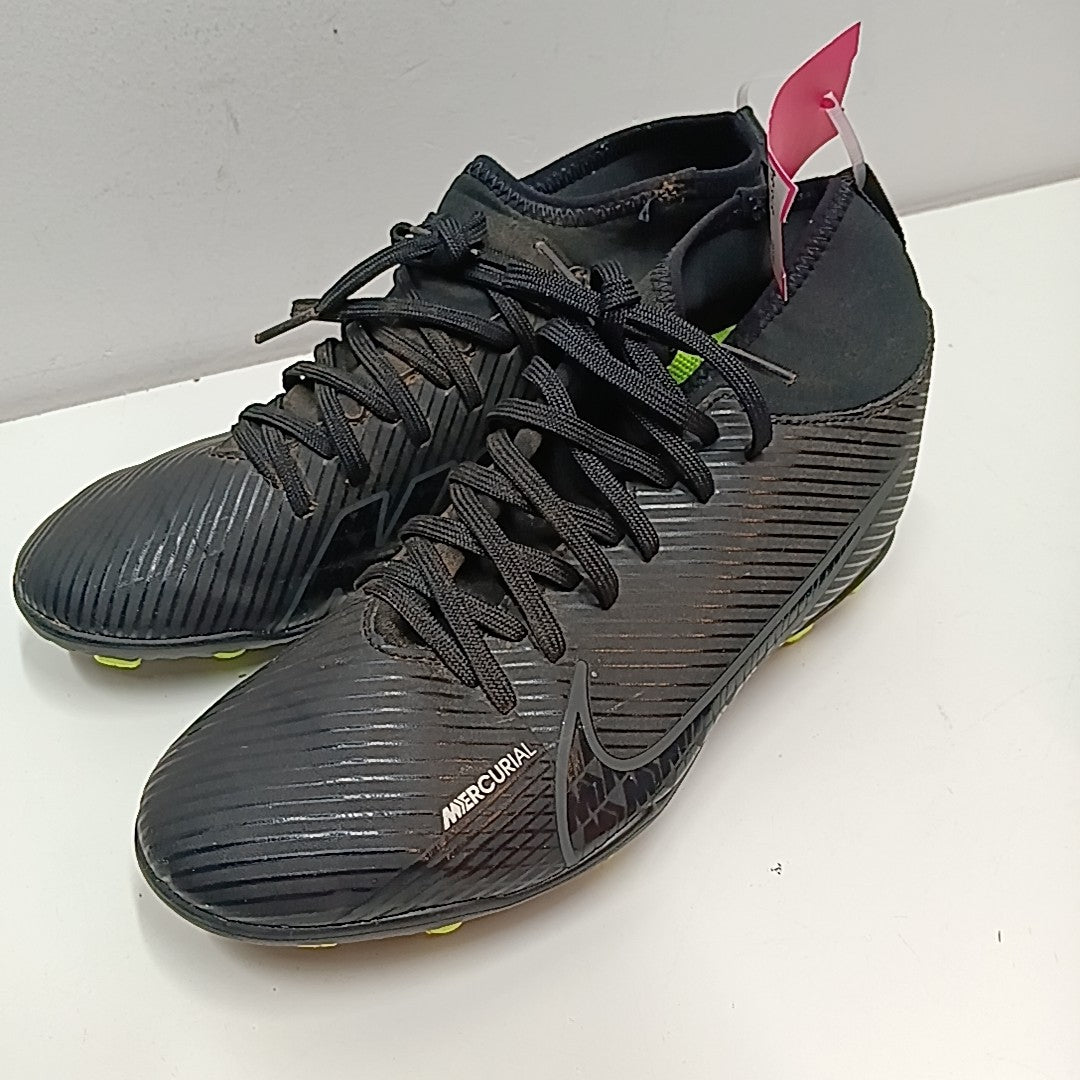 Nike 4.5Y Cleats