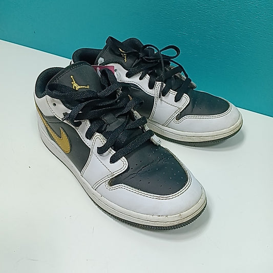 Nike 4.5Y Tennis Shoes