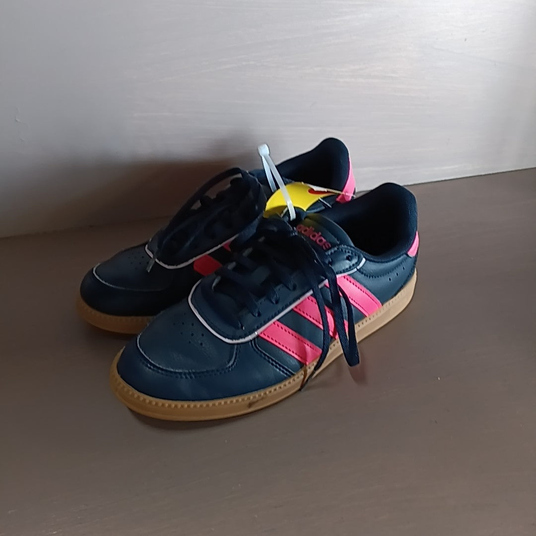 Adidas 4.5Y Tennis Shoes