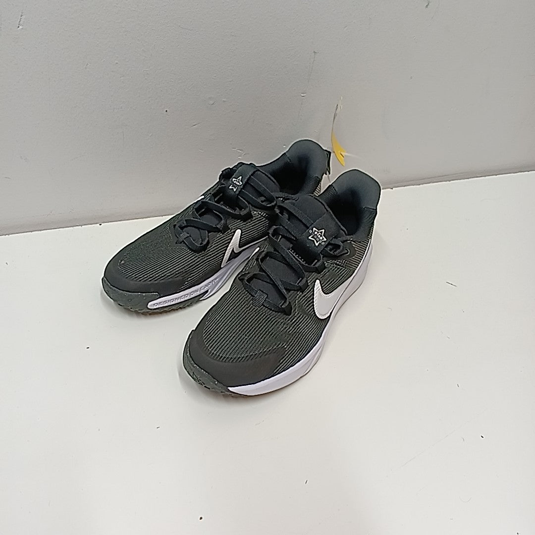 Nike 2.5Y Tennis Shoes
