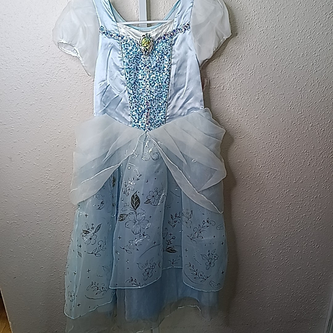 Disney Store 9/10 Costume