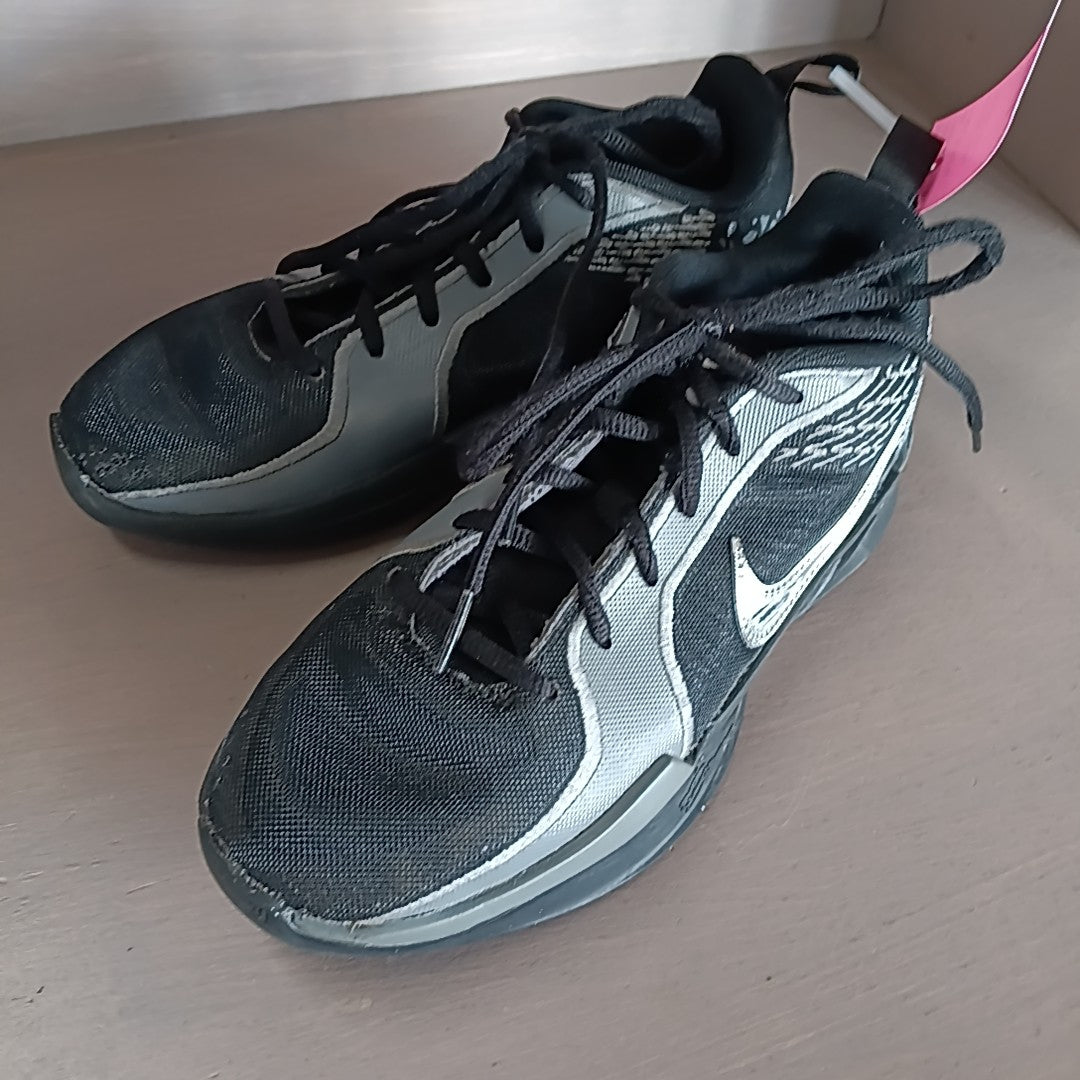 Nike 4Y Tennis Shoes
