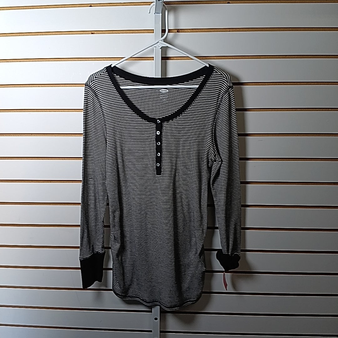Old Navy Size L MAT Shirt
