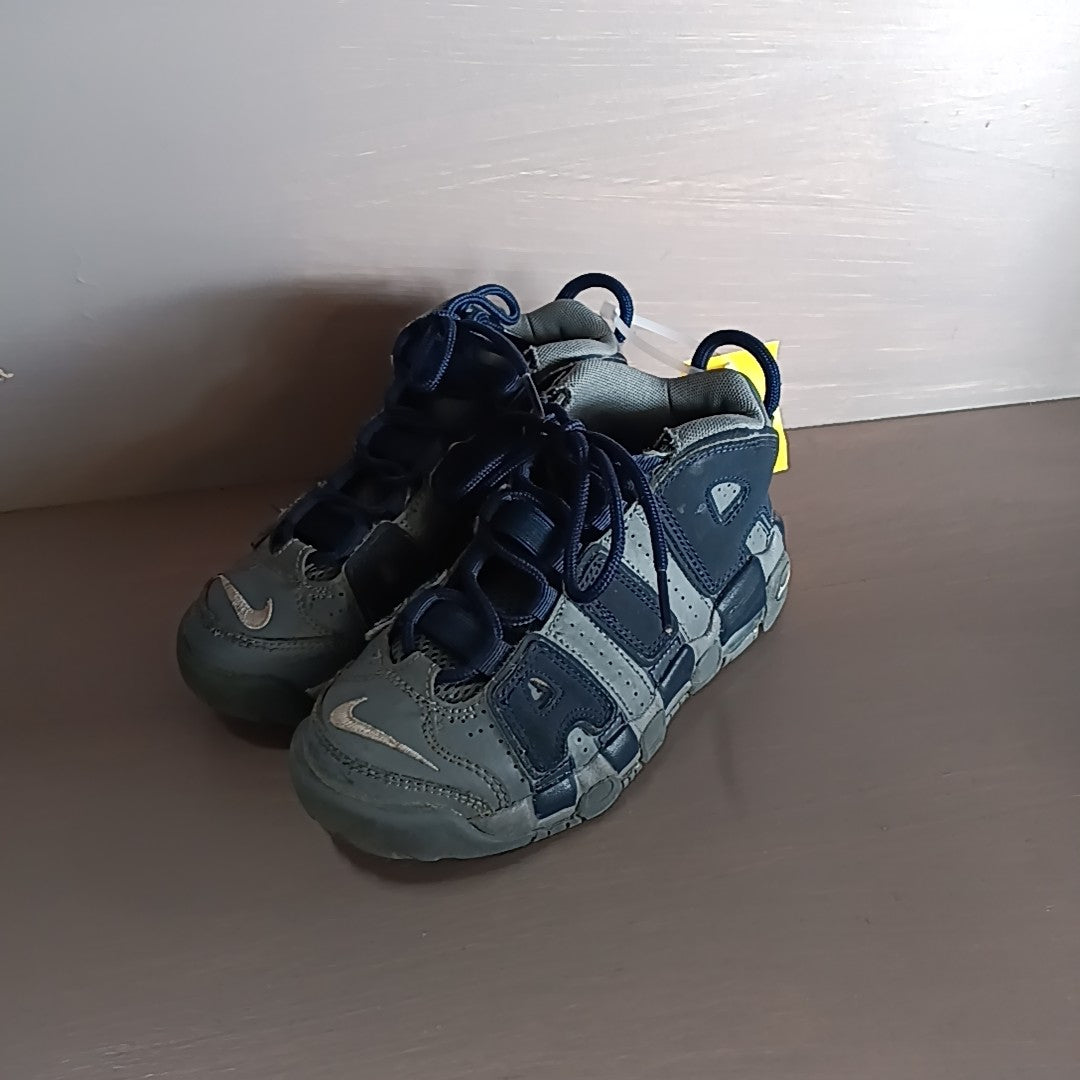 Nike 13C Tennis Shoes