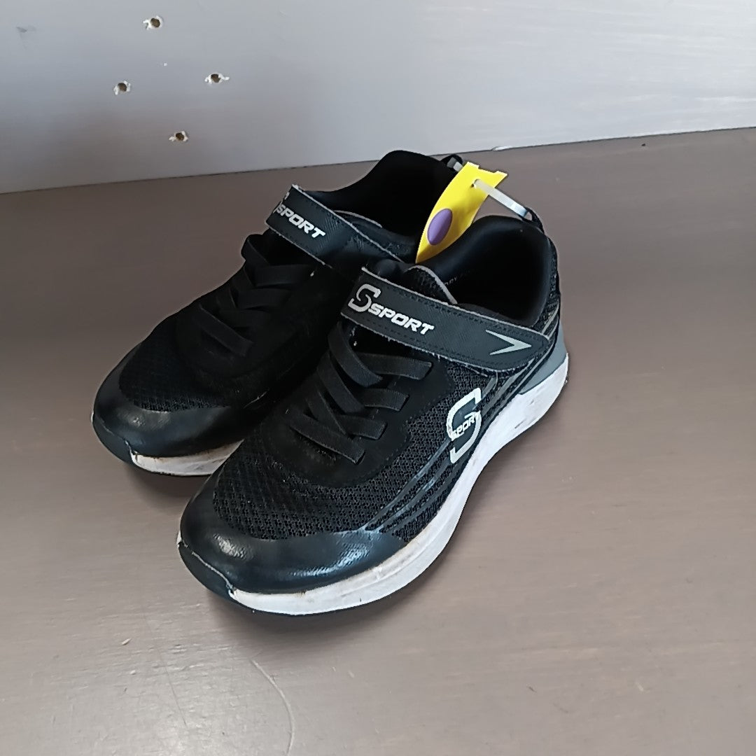 Sketchers 1Y Tennis Shoes