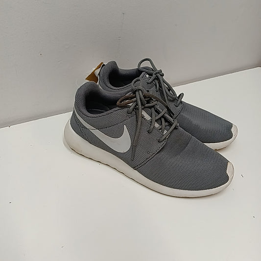 7 Nike Sneakers