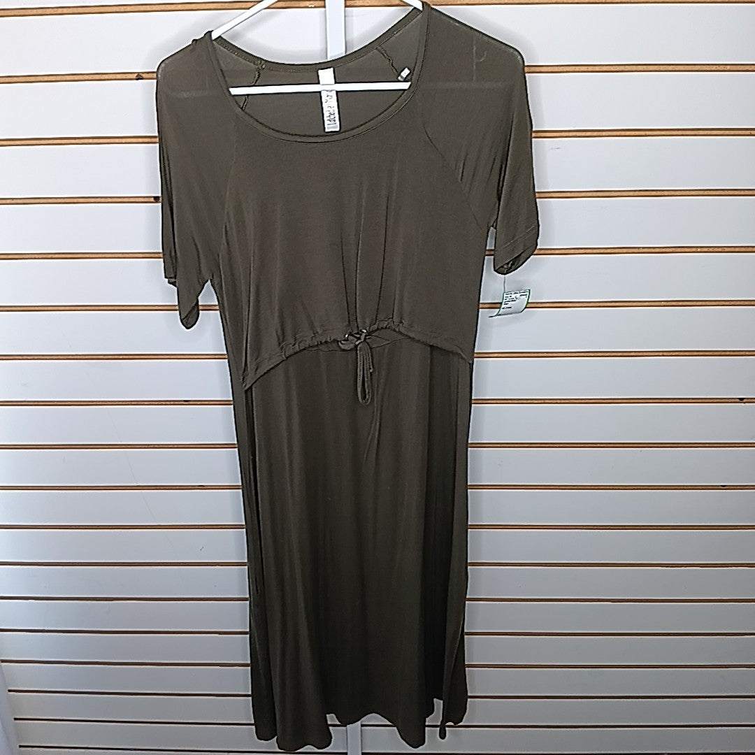 Latched Mama Size M MAT Nursing Top