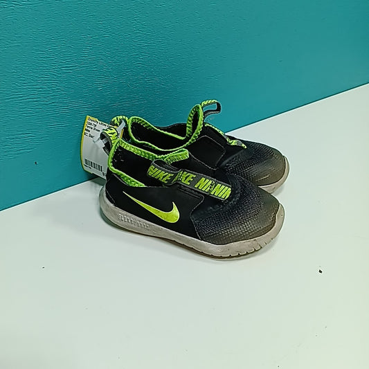 Nike 8C Tennis Shoes