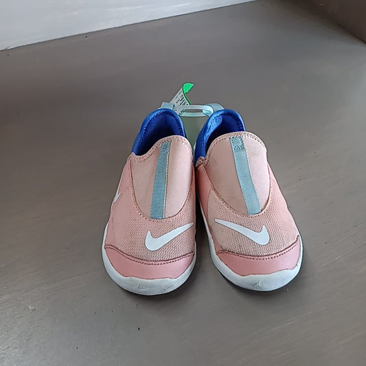 Nike 8C Tennis Shoes