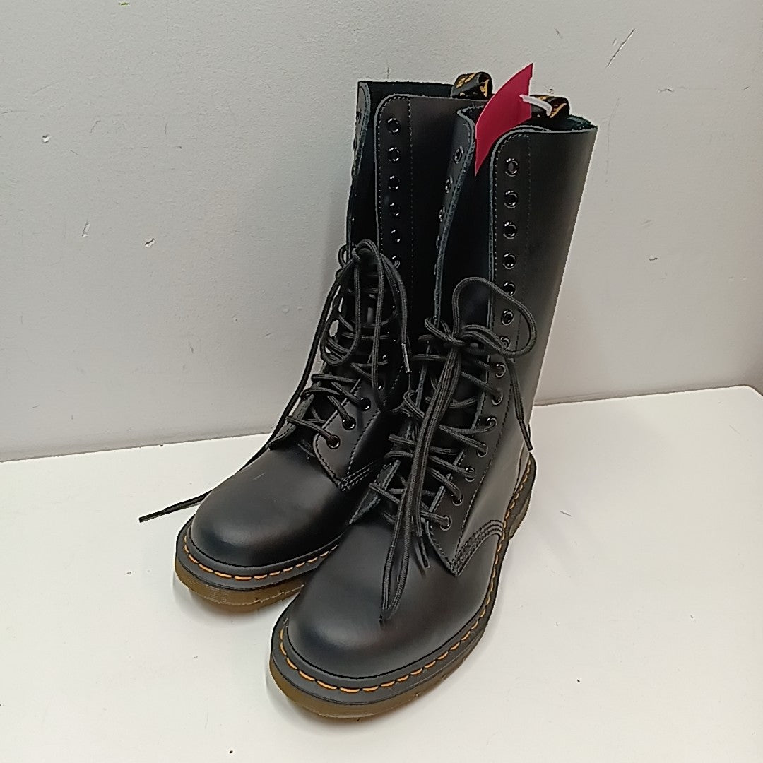 Dr. Martens 9 Boots